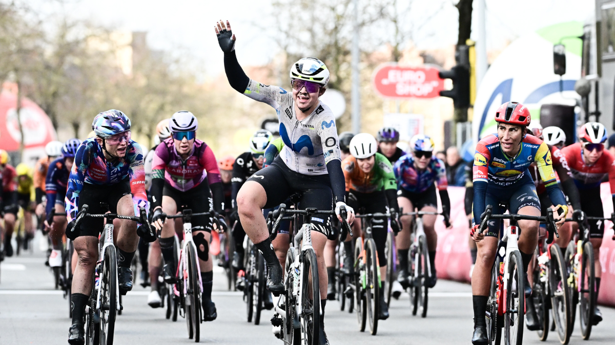 Carys Lloyd crée une immense sensation et remporte sa première victoire sur le Tour de Bruges femmes