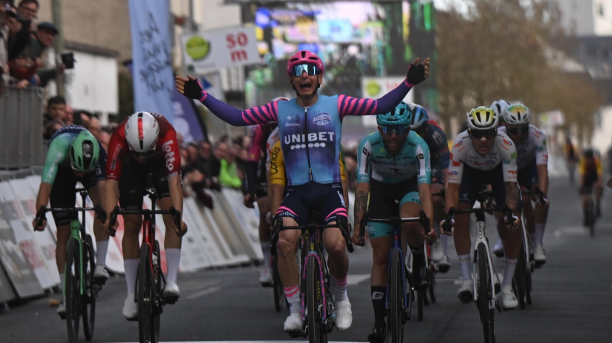 Clément Venturini surgit au sprint et s'adjuge La Roue Tourangelle