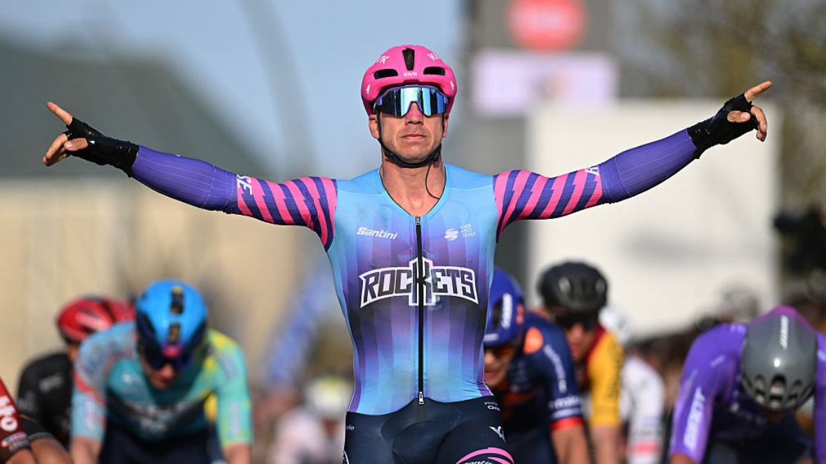Dylan Groenewegen remporte avec autorité la Bredene Koksijde Classic au sprint