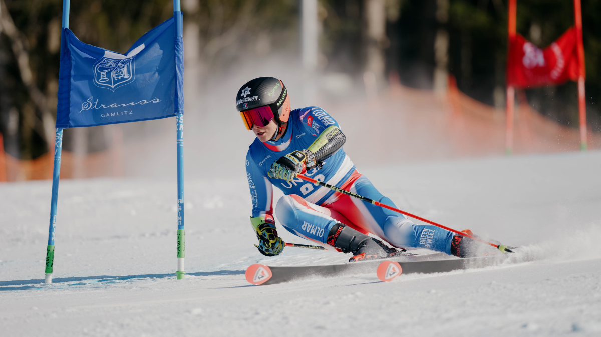 Victor Haghighat et Nash Huot-Marchand sacrés champions du monde juniors du combiné par équipes