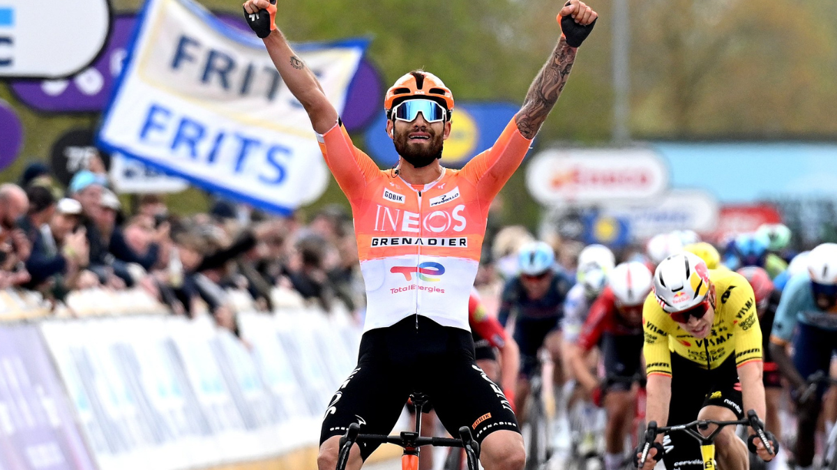 Au terme d’un final fou, Filippo Ganna remporte À Travers la Flandre devant Wout Van Aert