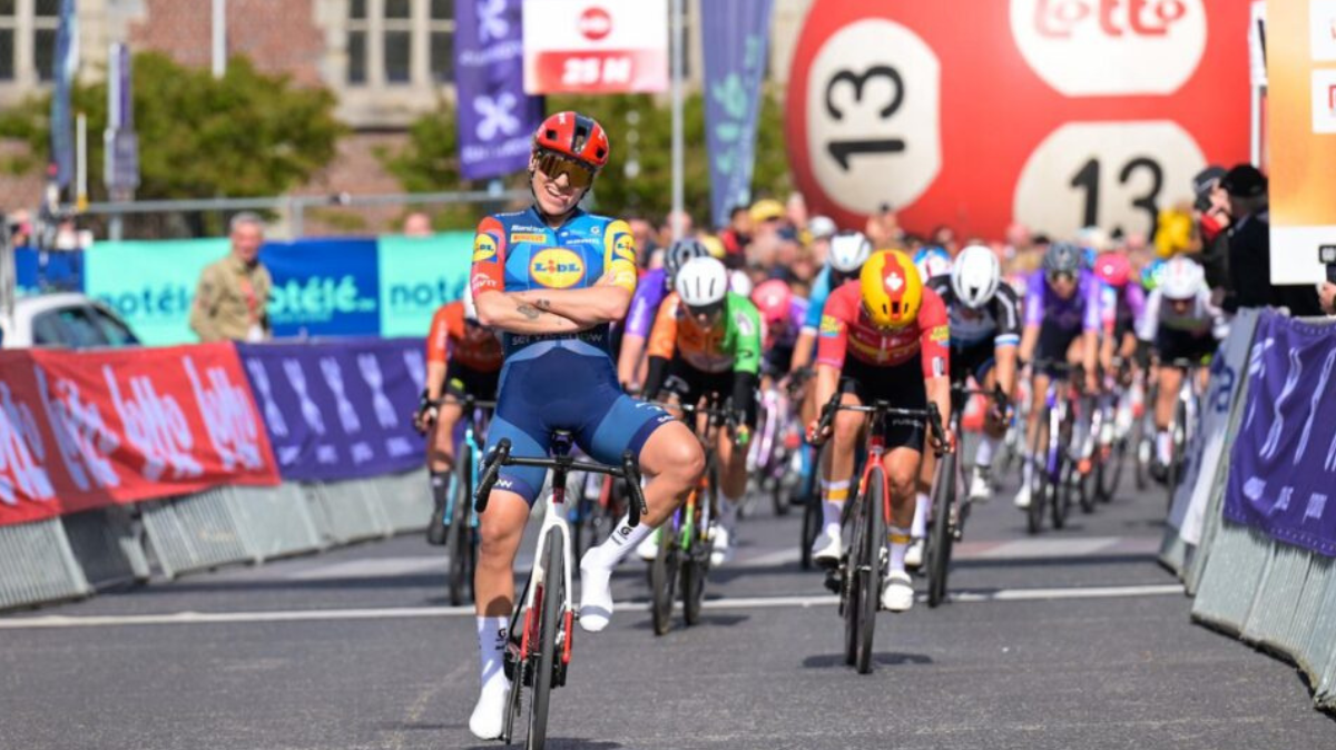 Clara Copponi survole le sprint du Tour de Mouscron et ouvre son compteur en 2026