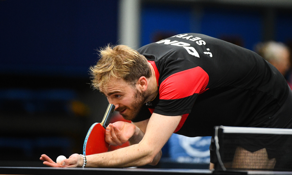 https://dicodusport.fr/blog/wp-content/uploads/2026/04/Joe-Seyfried-remporte-le-Feeder-de-Senec-et-un-troisieme-titre-WTT-1000x600.png