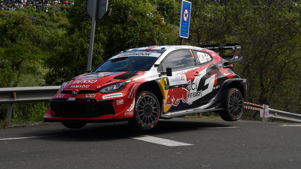 Sébastien Ogier devance de peu Oliver Solberg à la veille de l'arrivée du Rallye WRC des Îles Canaries