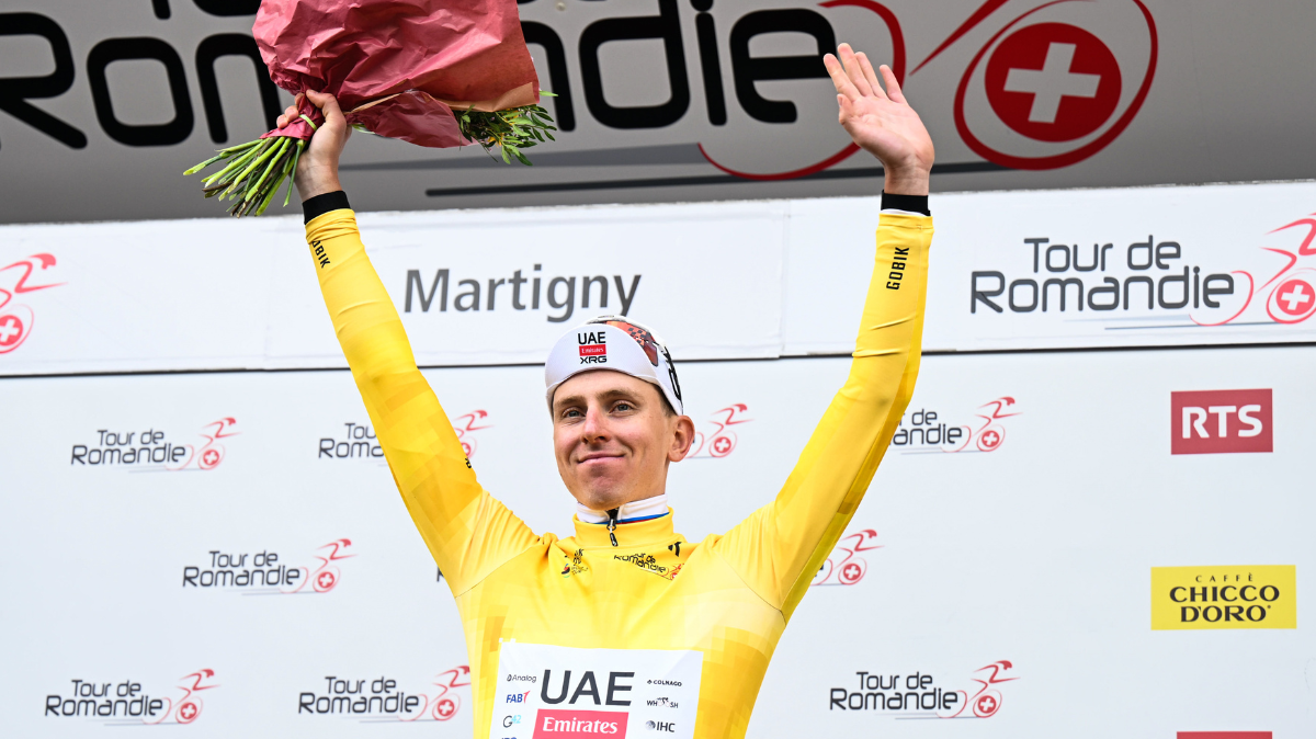 Tadej Pogačar règle au sprint un quatuor et s'empare du maillot jaune sur la 1ère étape du Tour de Romandie