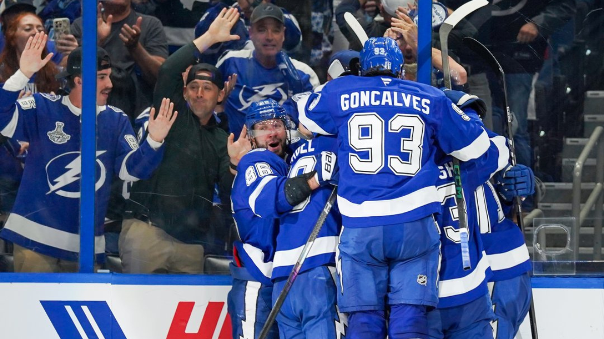 Tampa Bay arrache le match 2 contre Montréal et relance la série en playoffs de NHL