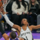 Victor Wembanyama élu défenseur de l'année en NBA à l'unanimité !