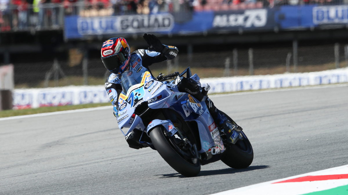 Álex Márquez dompte Pedro Acosta sur la course sprint en Catalogne, top 5 pour Johann Zarco