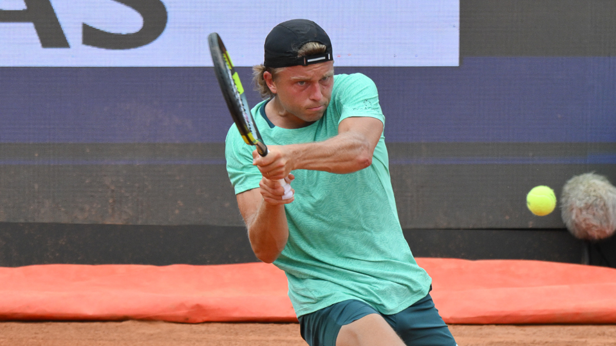 Alexandre Müller, blessé, abandonne contre Stefanos Tsitsipas à Roland-Garros