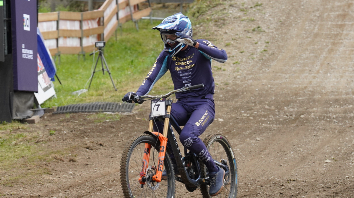 Benoît Coulanges sur le podium de la descente de Loudenvielle