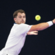 Clément Tabur reste au pied de la montagne Sinner au premier tour de Roland-Garros