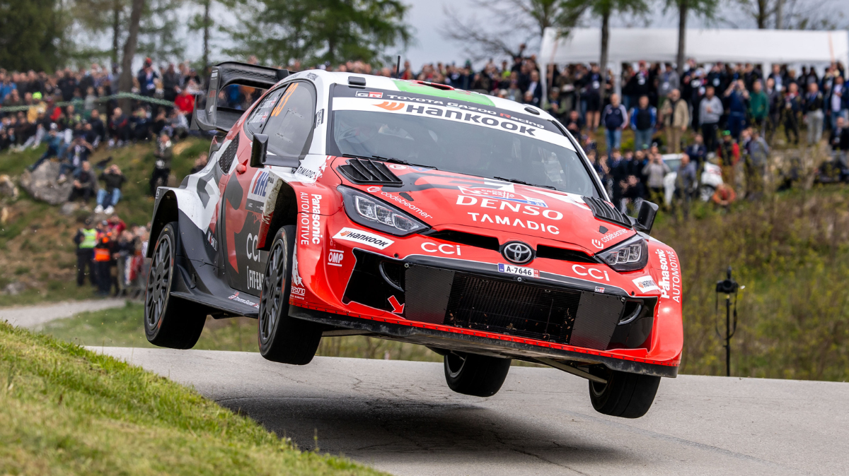 Elfyn Evans caracole en tête du Rallye WRC du Japon devant Sébastien Ogier, Oliver Solberg abandonne encore