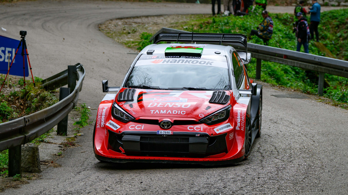 Elfyn Evans remporte un soporifique Rallye WRC du Japon, Sébastien Ogier se contente de la 2ème place