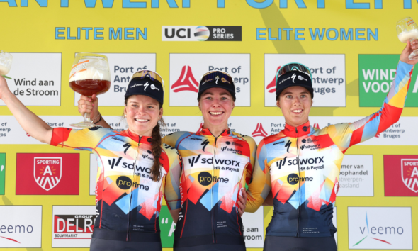 Femke Markus remporte l'Antwerp Port Epic Ladies en solitaire et mène un triplé SD Worx-Protime
