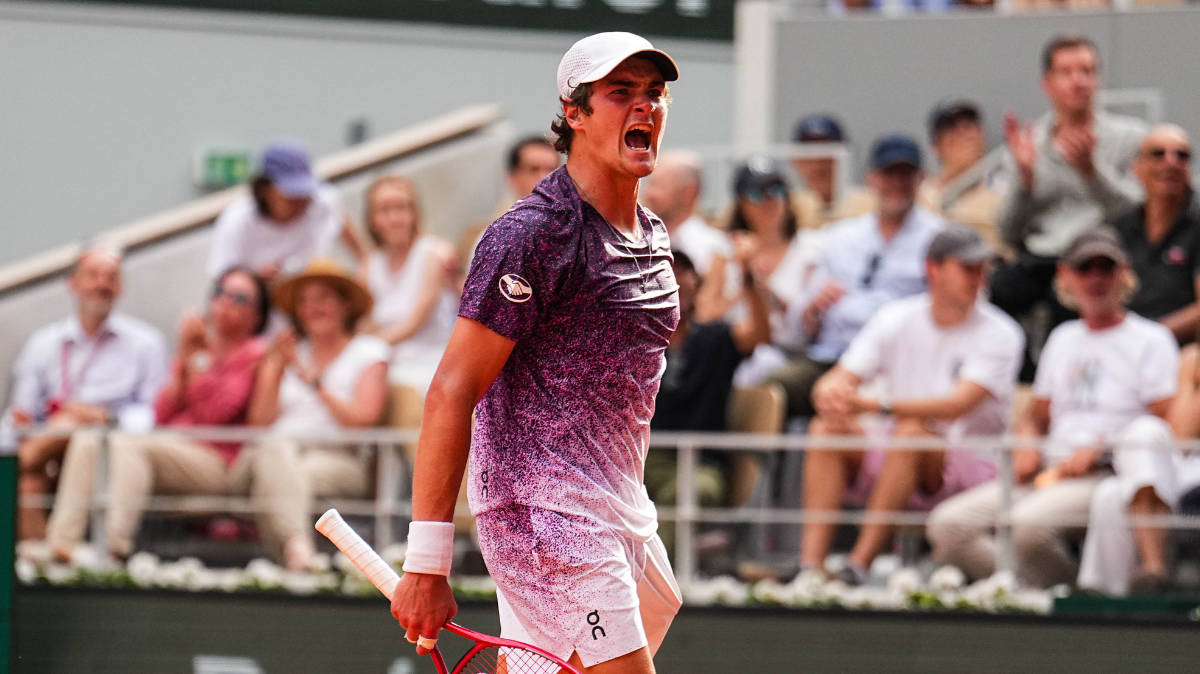 João Fonseca renverse Novak Djokovic au bout de 5 heures de combat et file en 8ème de finale de Roland-Garros !