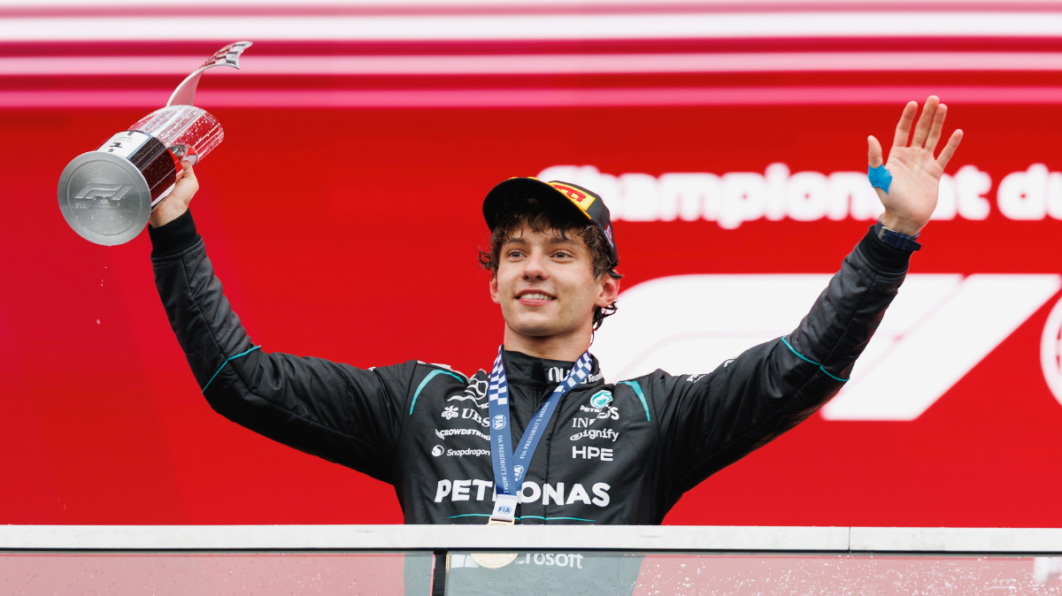 Kimi Antonelli triomphe à Montréal et réalise le coup parfait au championnat après l’abandon de George Russell