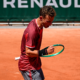 Malgré une frayeur, Luca Van Assche assure sa qualification au 2ème tour de Roland-Garros