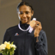 Marie-Florence Candassamy et Paul Fortin sur le podium du Grand Prix d'épée de Medellin