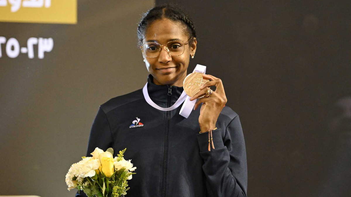 Marie-Florence Candassamy et Paul Fortin sur le podium du Grand Prix d'épée de Medellin
