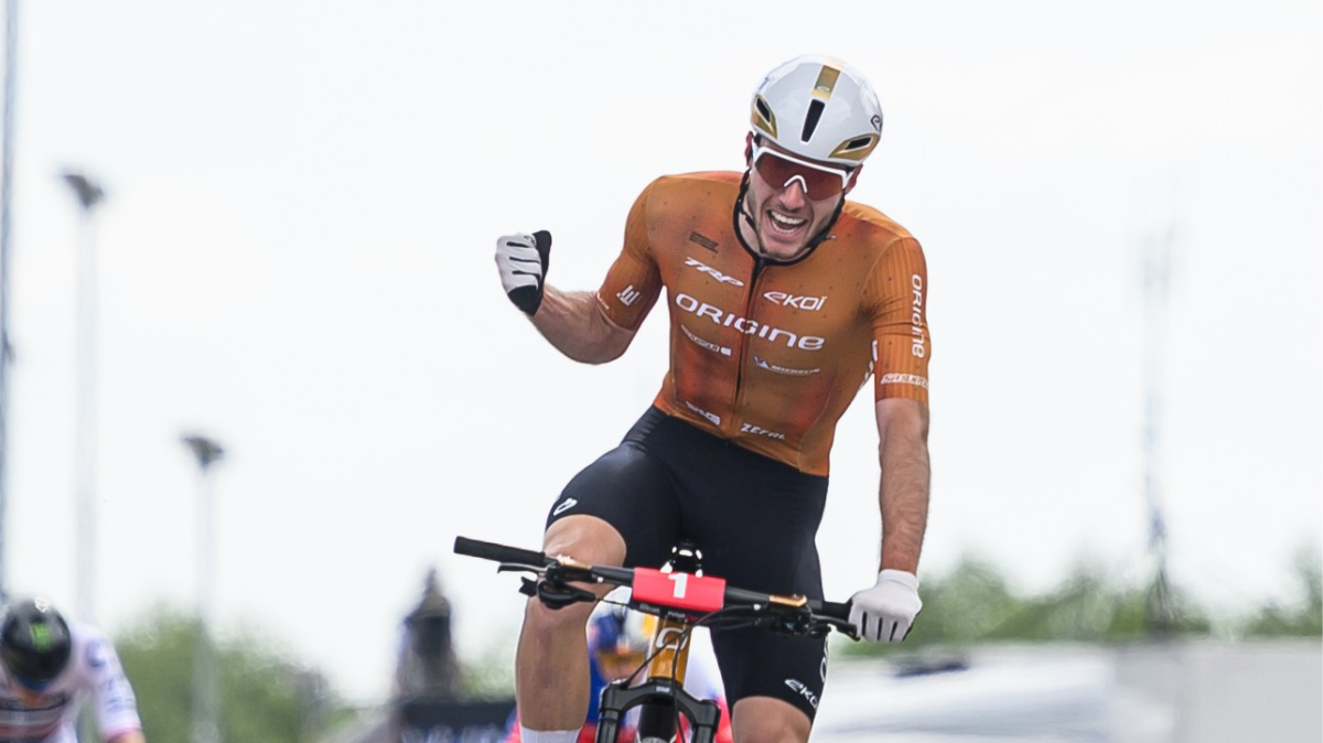 Mathis Azzaro plus fort que Tom Pidcock lors du XCC de Nove Mesto