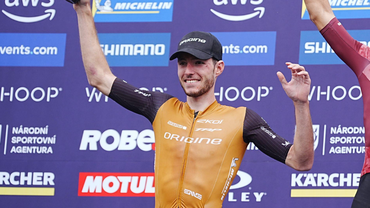 Mathis Azzaro signe la première victoire en Coupe du monde de VTT de sa carrière sur le XCC de YongPyong !