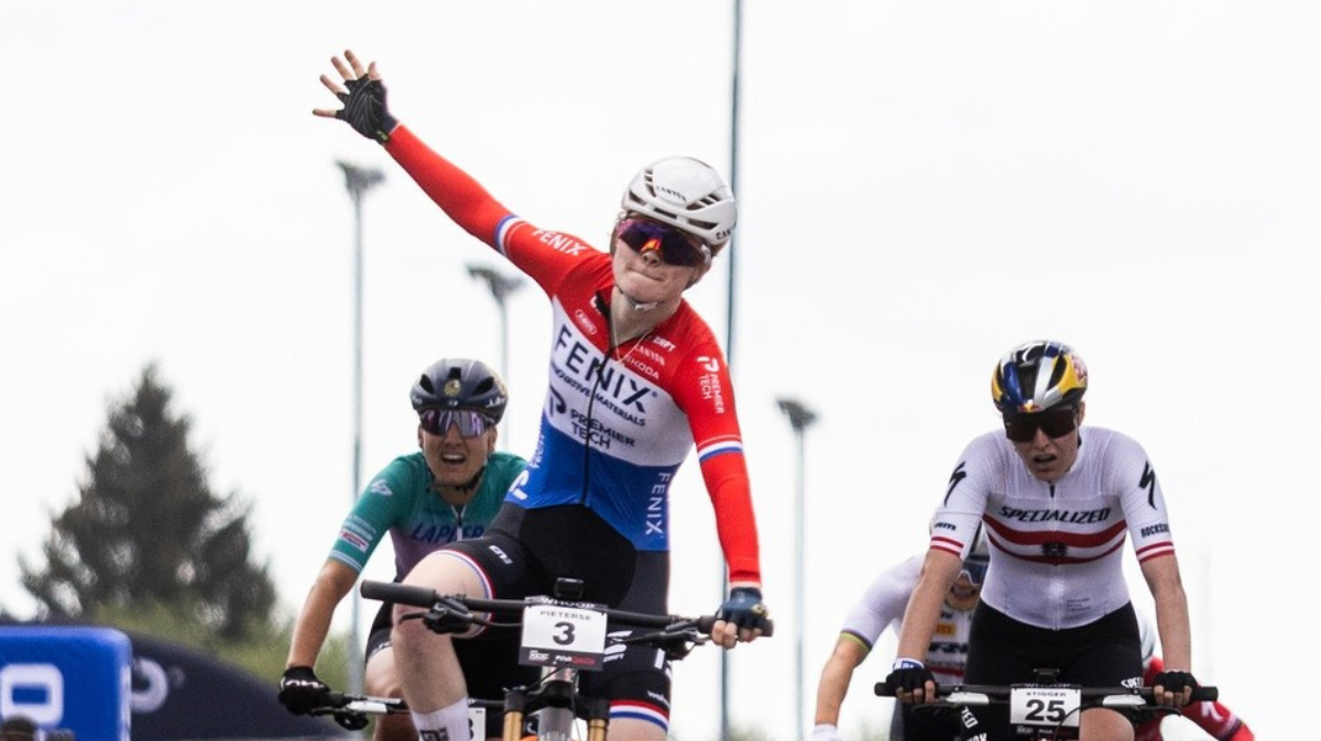 Puck Pieterse remporte le short-track de Nove Mesto pour son retour