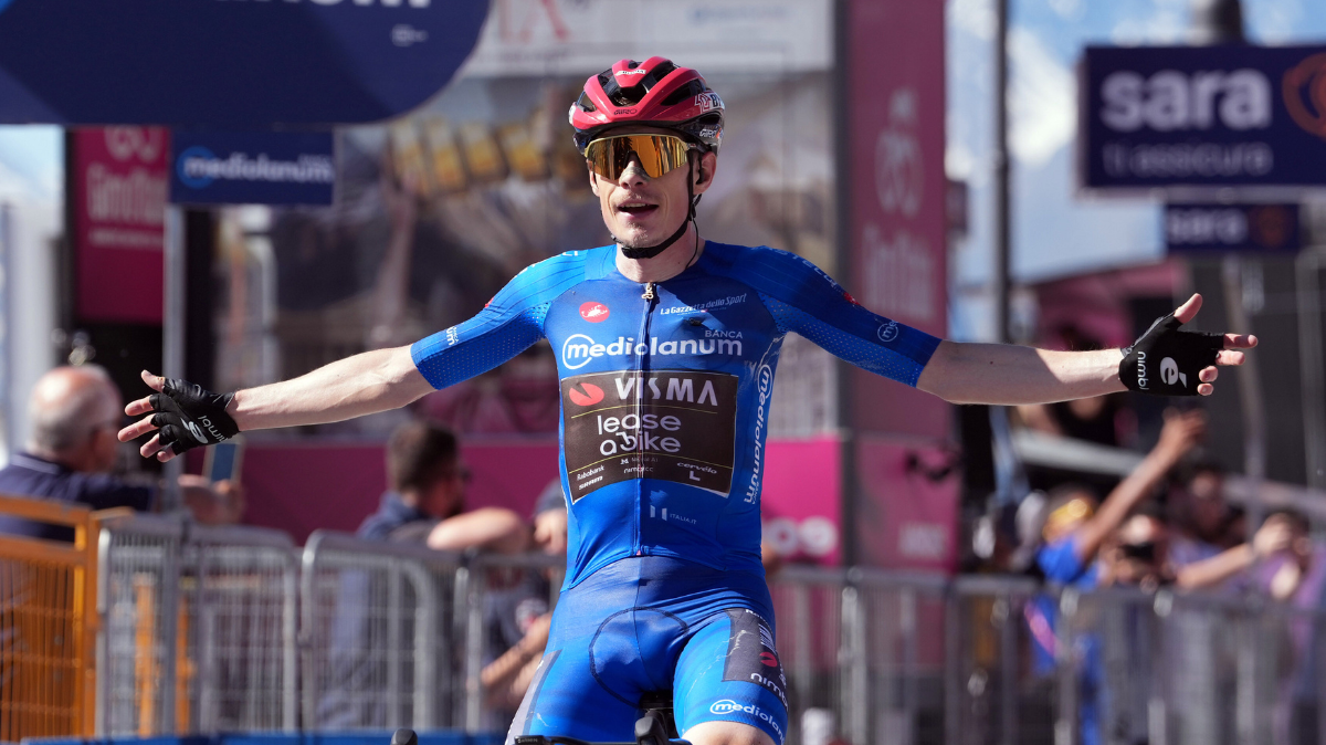 Sans surprise, Jonas Vingegaard fait coup double sur la 14e étape du Tour d'Italie (1)
