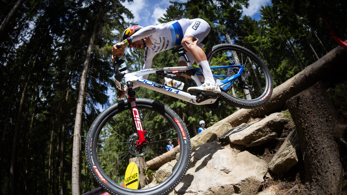 Tom Pidcock vainqueur du format long à Nove Mesto, podium pour Luca Martin