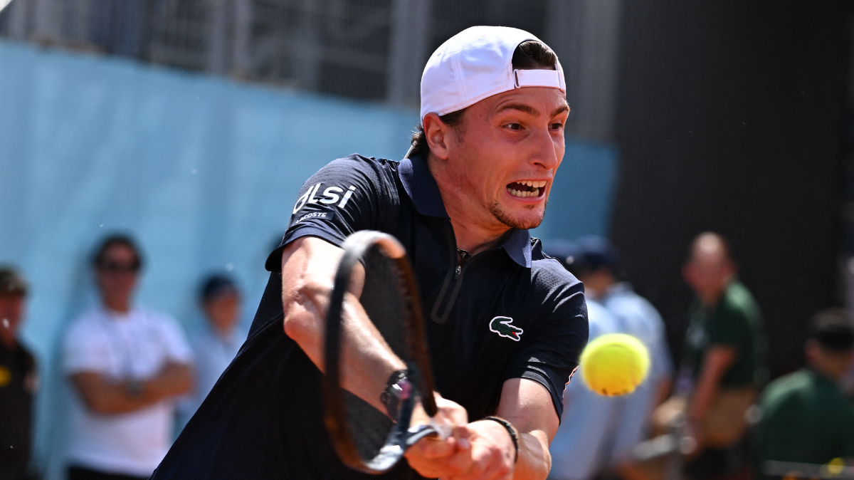 Ugo Humbert se montre avant Roland-Garros et sort Karen Khachanov à Hambourg