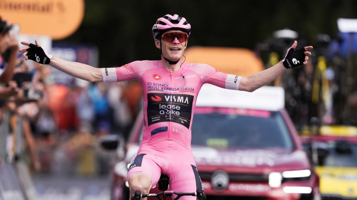 Un Jonas Vingegaard puissance 4 remporte la 16e étape du Tour d'Italie et conforte son maillot rose