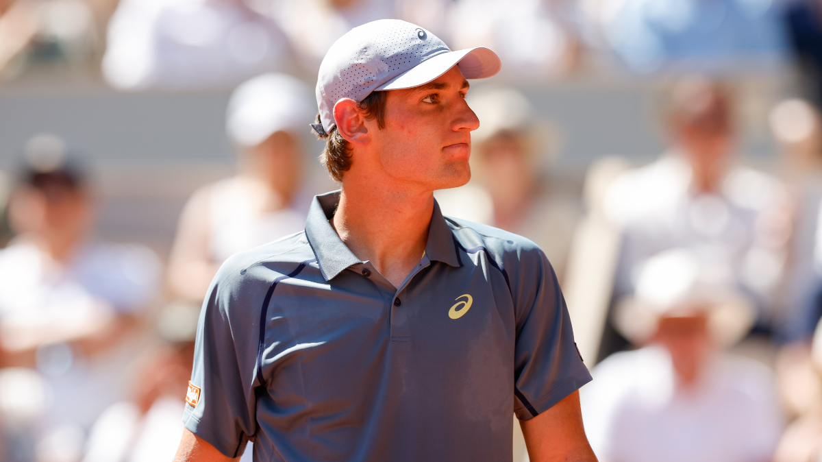 Valentin Royer sort la tête haute contre Novak Djokovic au deuxième tour de Roland-Garros