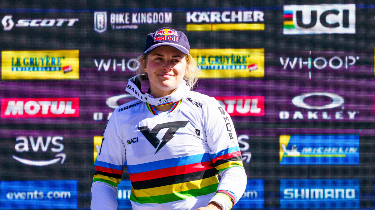 Valentina Höll intouchable sur la descente de Loudenvielle, Myriam Nicole au pied du podium