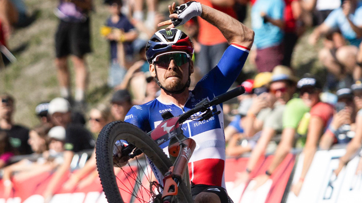 Adrien Boichis chute dans le dernier tour, Luca Martin signe un premier succès cette saison sur le XCO de Lenzerheide
