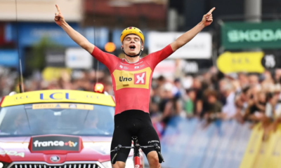 Anthon Charmig s'impose en solitaire sur la deuxième étape du Tour Auvergne-Rhône-Alpes 2026