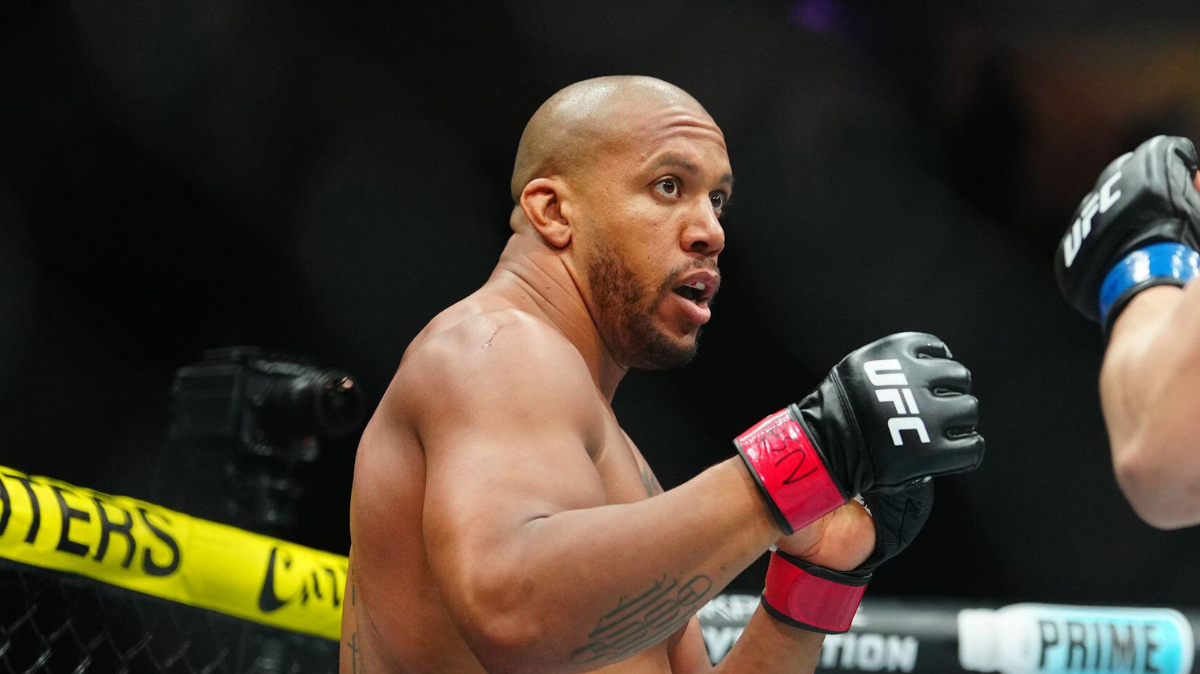 Ciryl Gane retrouve sa ceinture intérimaire des poids lourds de l'UFC après une démonstration face à Alex Pereira !