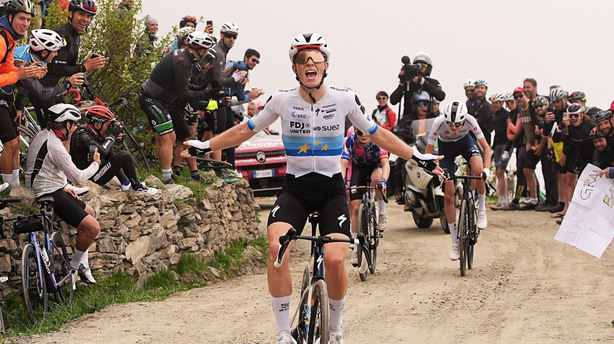 Demi Vollering remporte une 8ème étape du Tour d'Italie tronquée au Finestre, Anna van der Breggen en contrôle