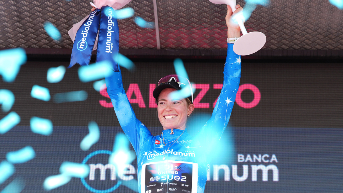 Demi Vollering renverse le Tour d'Italie et triomphe au général, la dernière étape pour Elisa Longo Borghini