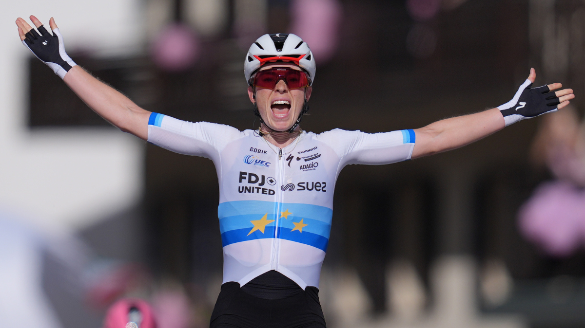 Demi Vollering s'impose sur la 5e étape du Tour d'Italie féminin, Anna van der Breggen reste en rose