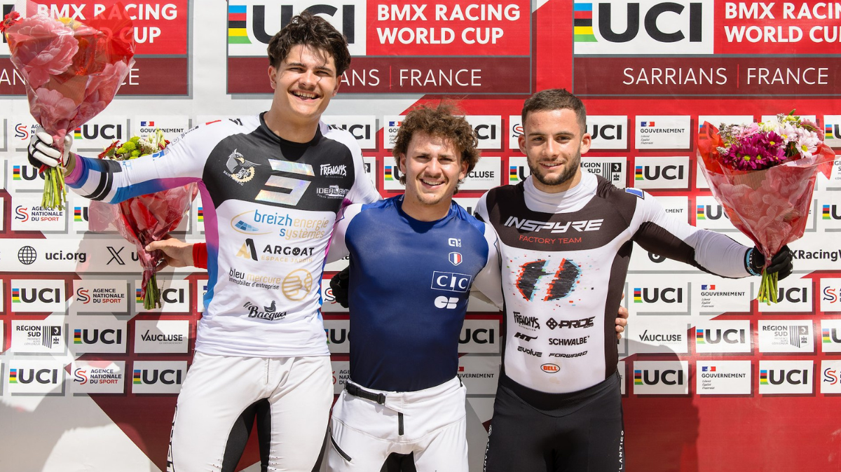 Eddy Clerté sur le podium de la 2ème manche de Coupe du monde de BMX Racing à Sarrians, Clément Rocherieux mène un triplé français en U23