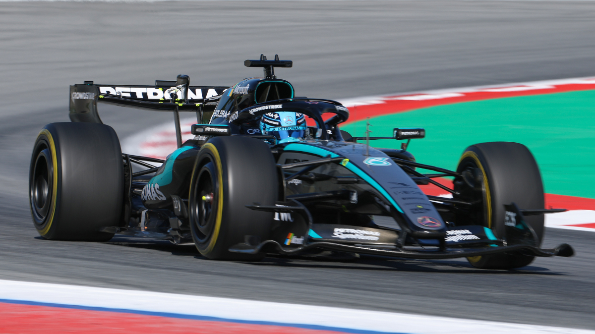 George Russell s'empare de la pole position devant Lewis Hamilton à Barcelone