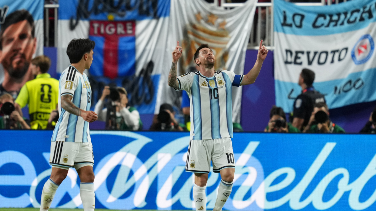 Les tops et flops d'Argentine-Algérie Messi est seul sur sa planète, Zidane trop tendre
