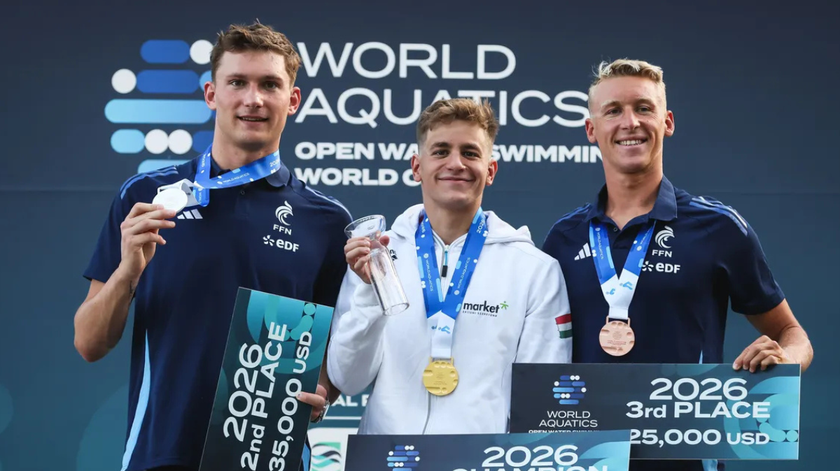 Sacha Velly et Marc-Antoine Olivier sur le podium du 10 km en eau libre de Setubal