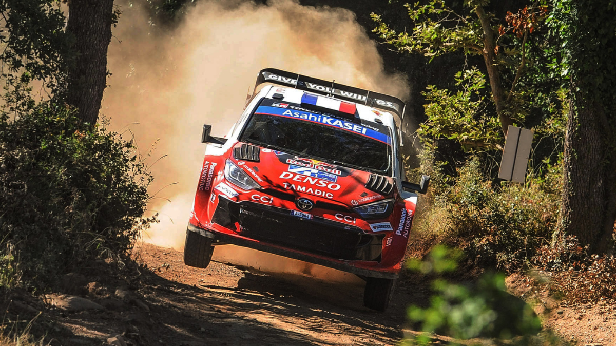 Sébastien Ogier profite de la crevaison de Thierry Neuville pour remporter le Rallye WRC de Grèce Acropole