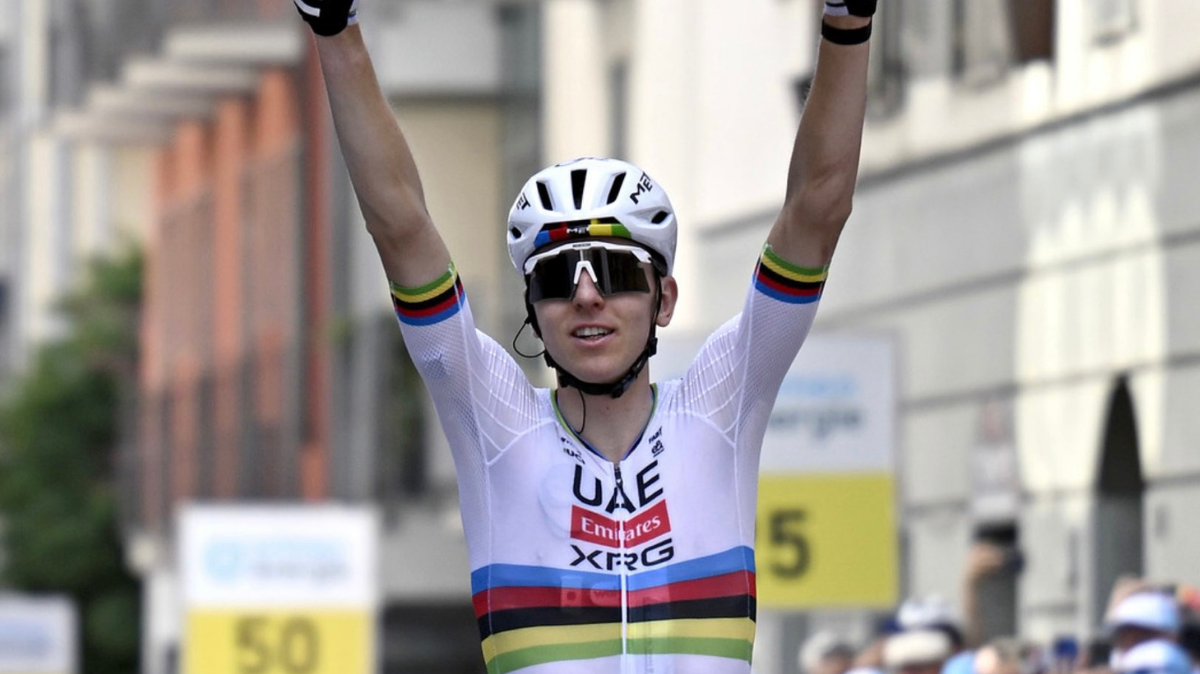 Tadej Pogačar s'adjuge la 1re étape du Tour de Suisse en solitaire après un numéro indécent
