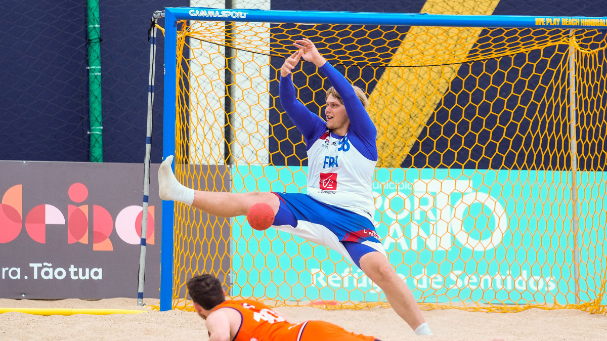 Un de chute pour les Bleus contre les tenants du titre croates au Mondial de beach handball