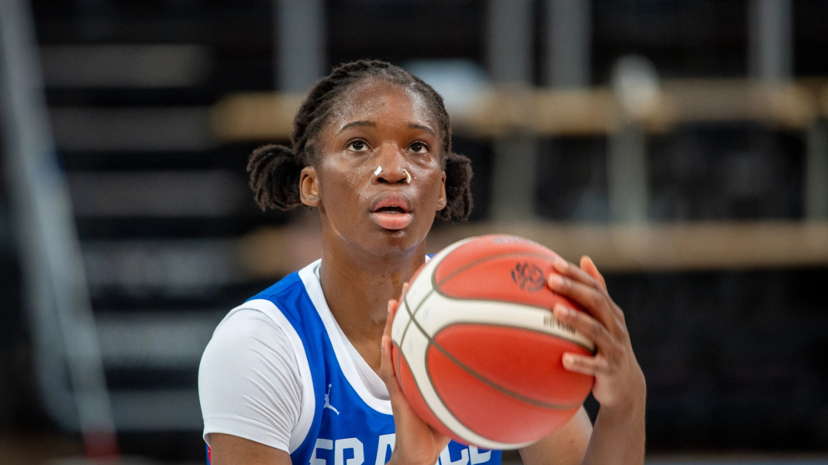 EuroBasket féminin U20 2026 Sarah Cissé porte les Bleuettes contre la Serbie, la France file en quarts