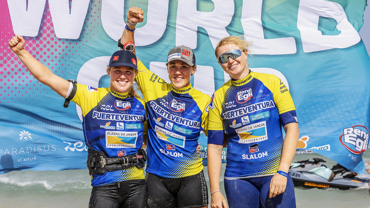 Justine Lemeteyer s'offre son premier titre mondial sur le slalom X en windsurf, Pierre Mortefon en argent