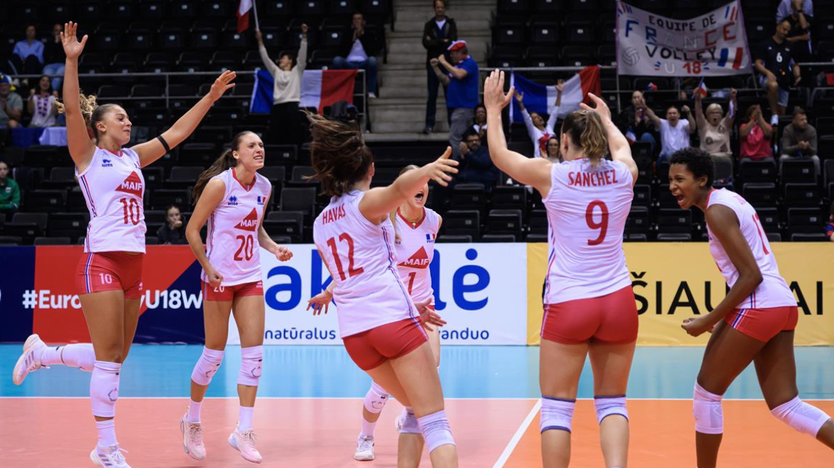Les Bleuettes du volley dominent la Bulgarie et gardent leur destin en main pour le dernier carré de l'Euro