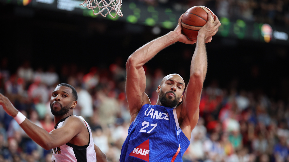 Les Bleus s'imposent laborieusement face à la Belgique en qualifications pour la Coupe du monde de basket 2027