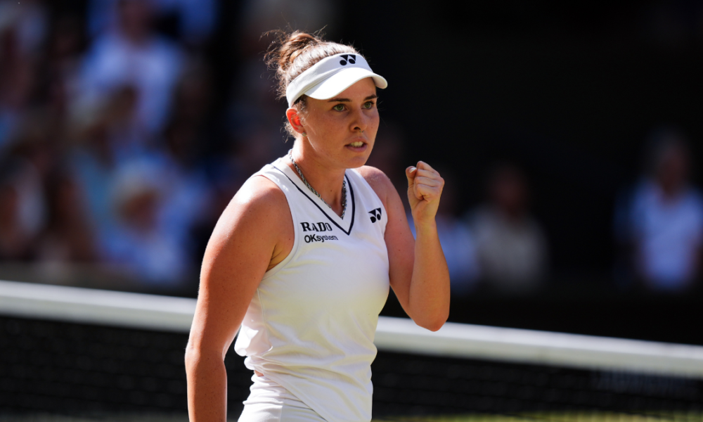 https://dicodusport.fr/blog/wp-content/uploads/2026/07/Linda-Noskova-ecoeure-Karolina-Muchova-en-finale-de-Wimbledon-et-souleve-son-premier-titre-en-Grand-Chelem-1000x600.png